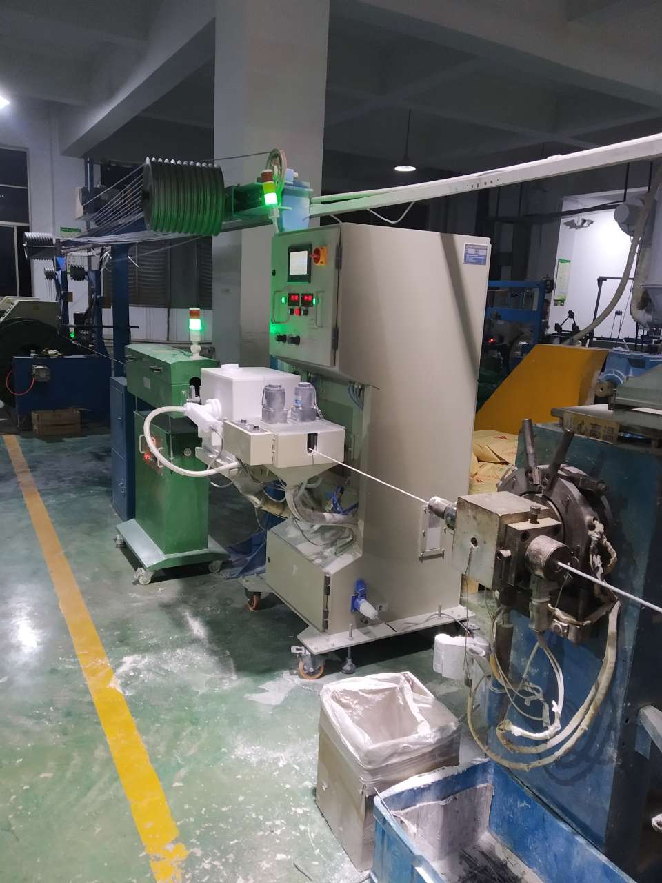 靜電過粉機(jī)在電線電纜行業(yè)上的應(yīng)用案例 靜電過粉機(jī)在電線電纜行業(yè)上的應(yīng)用案例