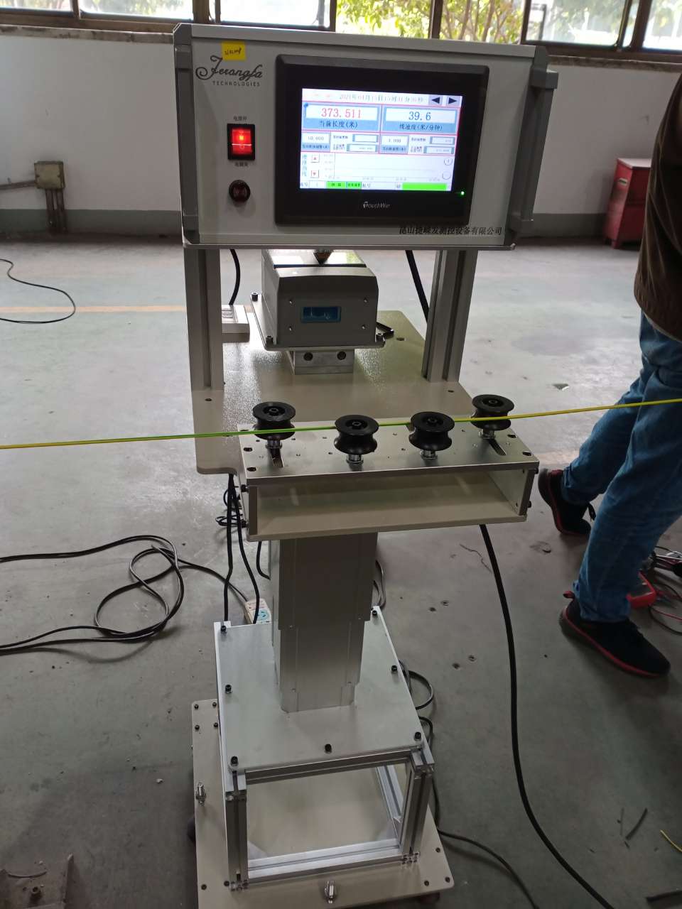 貼標(biāo)機(jī)和激光計(jì)米器配套使用案例 貼標(biāo)機(jī)和激光計(jì)米器配套使用案例