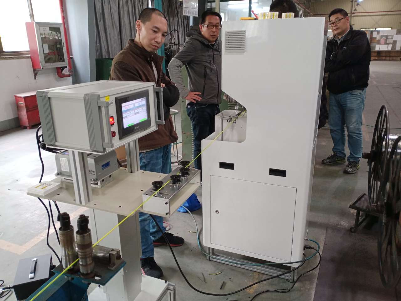 貼標(biāo)機(jī)和激光計(jì)米器配套使用案例 貼標(biāo)機(jī)和激光計(jì)米器配套使用案例