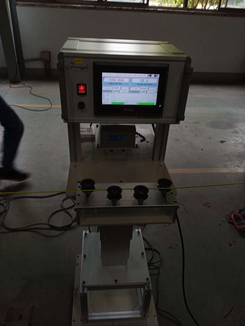 貼標(biāo)機(jī)和激光計(jì)米器配套使用案例 貼標(biāo)機(jī)和激光計(jì)米器配套使用案例